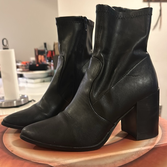 Steve Madden - Carla Black Leather Ankle Boot with Chunky Block Heel - Picture 2 of 6